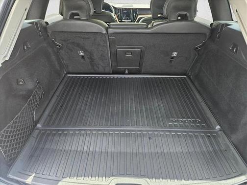 Crystal White Metallic 2023 Volvo XC60 Recharge Plug-In Hybrid T8 Plus Bright Theme