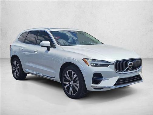 Crystal White Metallic 2023 Volvo XC60 Recharge Plug-In Hybrid T8 Plus Bright Theme