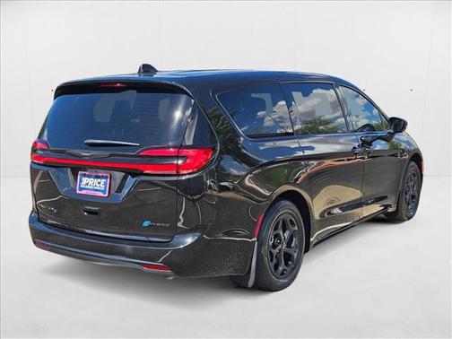 2022 Chrysler Pacifica Hybrid Touring L