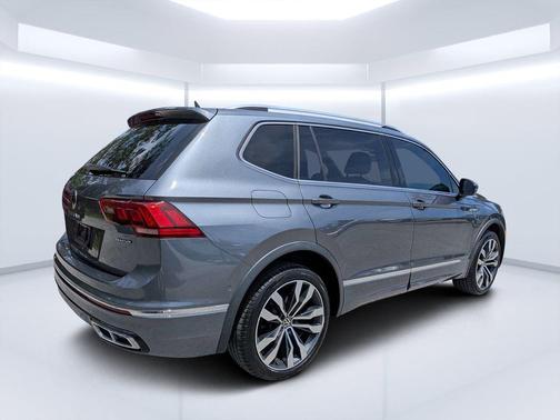 Platinum Gray Metallic 2022 Volkswagen Tiguan 2.0T SEL R-Line