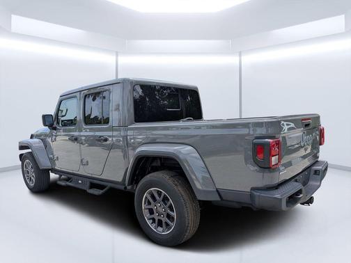 Sting Gray Clearcoat 2020 Jeep Gladiator Overland