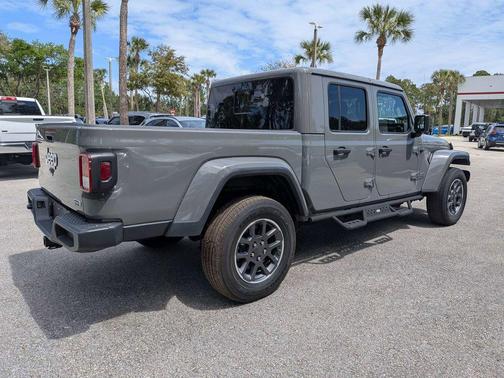 Sting Gray Clearcoat 2020 Jeep Gladiator Overland