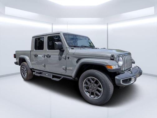 Sting Gray Clearcoat 2020 Jeep Gladiator Overland