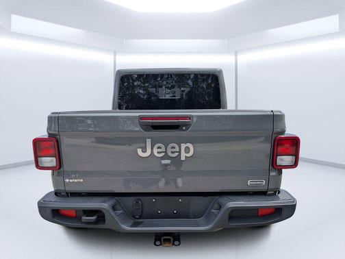 Sting Gray Clearcoat 2020 Jeep Gladiator Overland