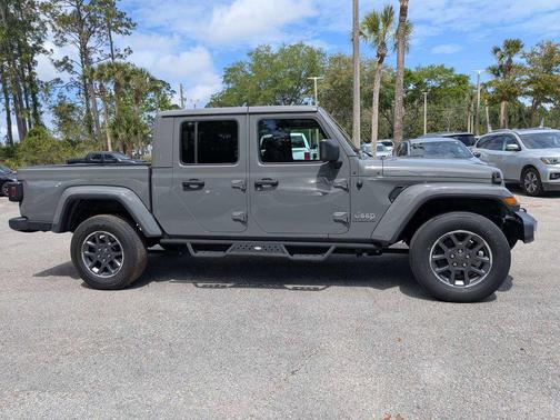 Sting Gray Clearcoat 2020 Jeep Gladiator Overland