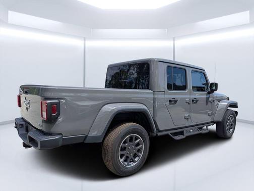 Sting Gray Clearcoat 2020 Jeep Gladiator Overland