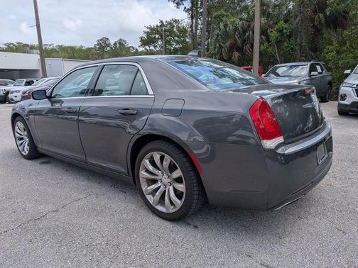 2018 Chrysler 300 Touring