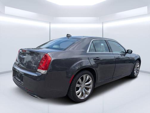 2018 Chrysler 300 Touring