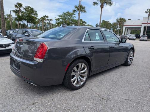 2018 Chrysler 300 Touring