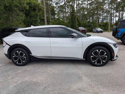Snow White Pearl 2024 Kia EV6 Wind