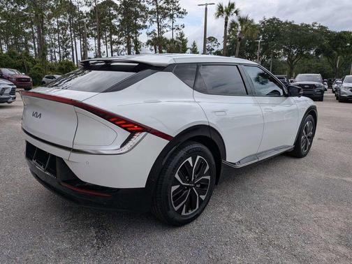 Snow White Pearl 2024 Kia EV6 Wind