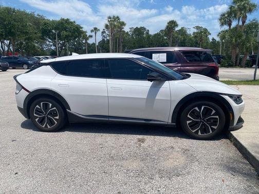 Snow White Pearl 2024 Kia EV6 Wind