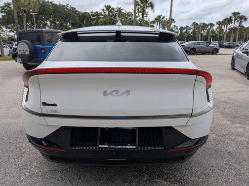 Snow White Pearl 2024 Kia EV6 Wind
