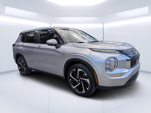 Silver 2022 Mitsubishi Outlander ES