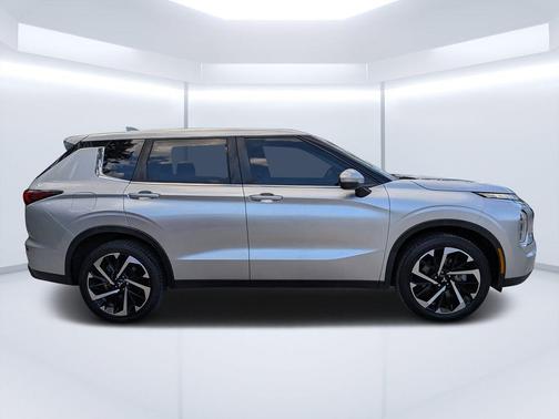 Silver 2022 Mitsubishi Outlander ES