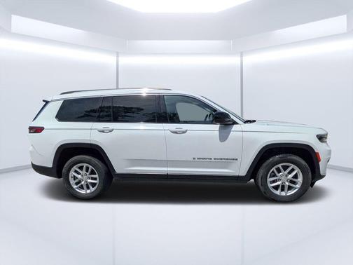 Bright White Clearcoat 2021 Jeep Grand Cherokee L Laredo