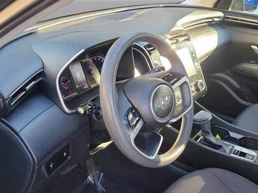2022 Hyundai TUCSON SE