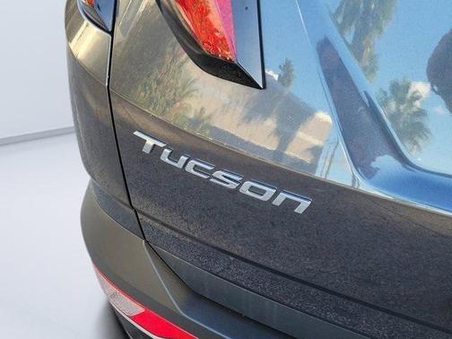 2022 Hyundai TUCSON SE