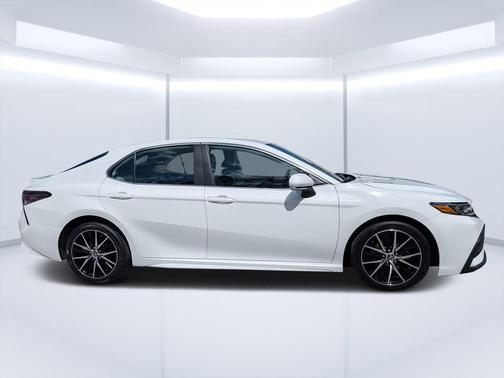 Ice 2023 Toyota Camry SE