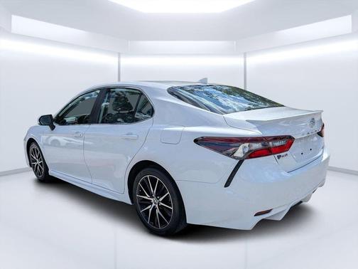 Ice 2023 Toyota Camry SE