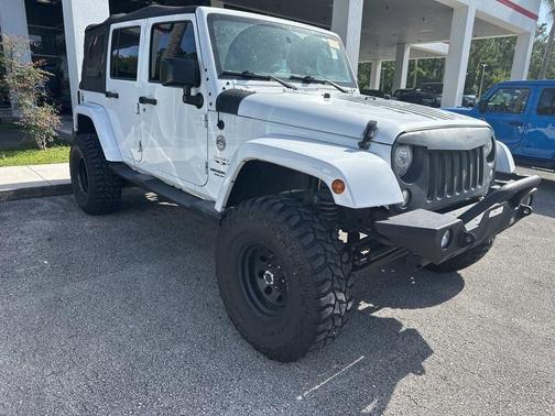 Bright White Clearcoat 2017 Jeep Wrangler Unlimited Sahara