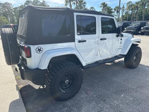 Bright White Clearcoat 2017 Jeep Wrangler Unlimited Sahara