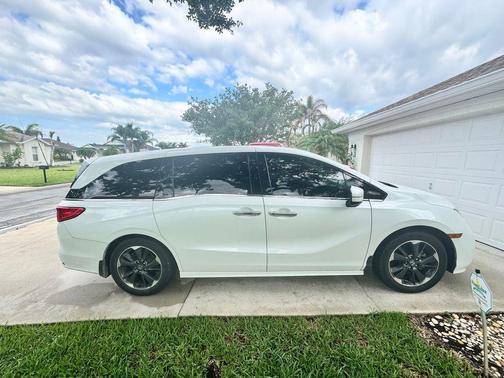 Gray 2022 Honda Odyssey Elite