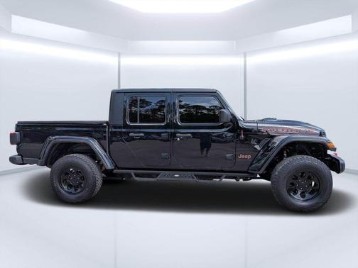 Black Clearcoat 2020 Jeep Gladiator Mojave