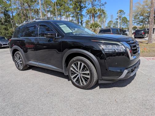 2023 Nissan Pathfinder Platinum