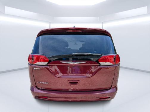Velvet Red Pearlcoat 2021 Chrysler Voyager LXI