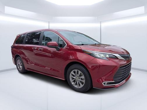 2023 Toyota Sienna XLE