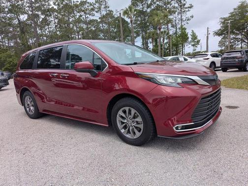 Pearl 2023 Toyota Sienna XLE