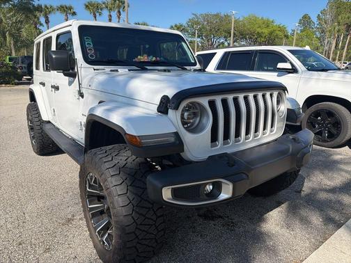 Bright White Clearcoat 2018 Jeep Wrangler Unlimited Sahara