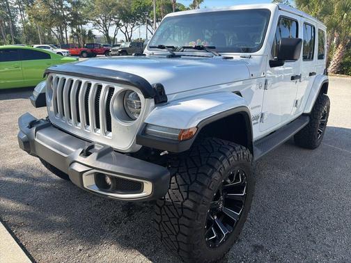 Bright White Clearcoat 2018 Jeep Wrangler Unlimited Sahara