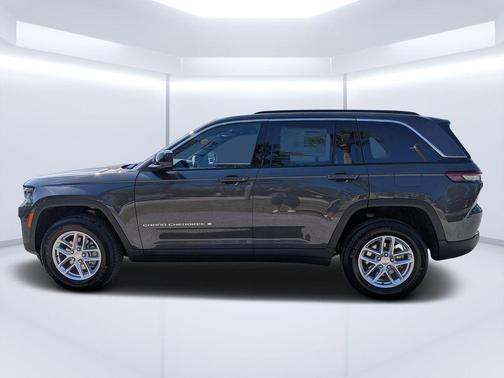 Metallic 2026 Jeep Grand Cherokee Laredo