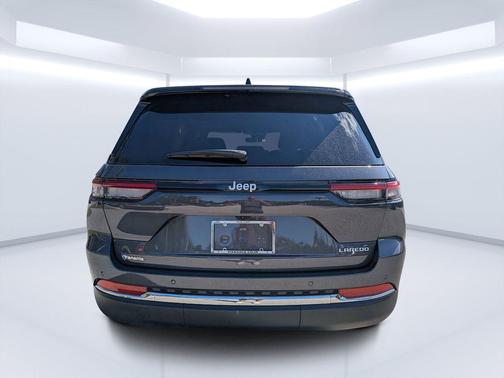 Metallic 2026 Jeep Grand Cherokee Laredo