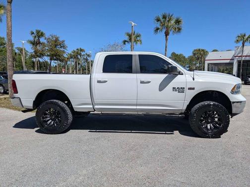 Bright White Clearcoat 2019 RAM 1500 Classic SLT