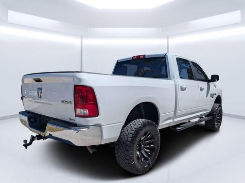 Bright White Clearcoat 2019 RAM 1500 Classic SLT