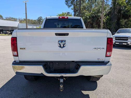 Bright White Clearcoat 2019 RAM 1500 Classic SLT