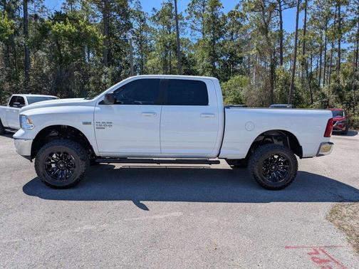 Bright White Clearcoat 2019 RAM 1500 Classic SLT