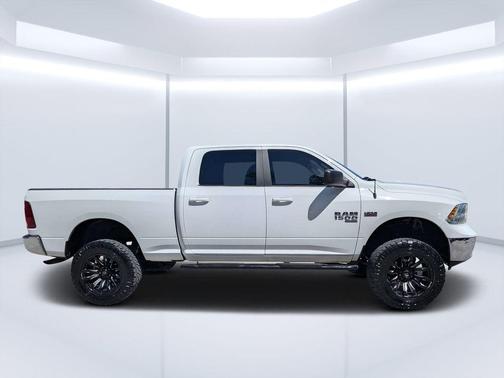 Bright White Clearcoat 2019 RAM 1500 Classic SLT