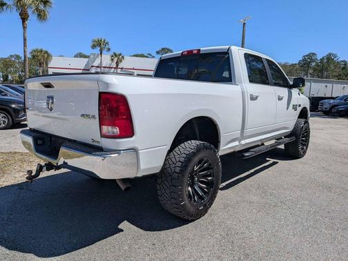 Bright White Clearcoat 2019 RAM 1500 Classic SLT