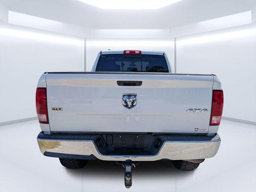 Bright White Clearcoat 2019 RAM 1500 Classic SLT