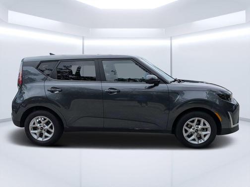 Gravity Gray 2024 Kia Soul LX