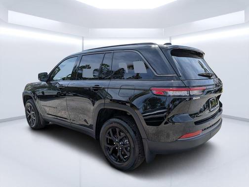 2026 Jeep Grand Cherokee Laredo