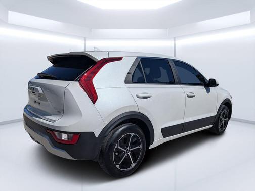 2024 Kia Niro LX