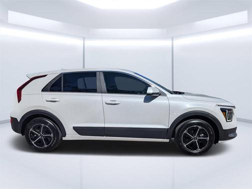 2024 Kia Niro LX