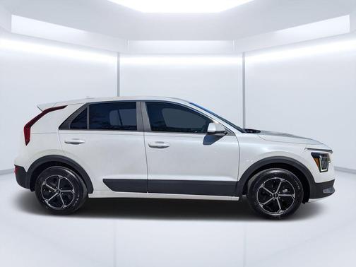 2024 Kia Niro LX