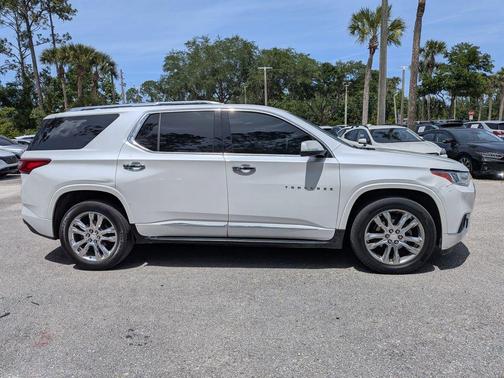 Iridescent Pearl Tricoat 2018 Chevrolet Traverse High Country