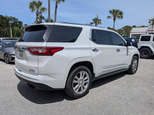 Iridescent Pearl Tricoat 2018 Chevrolet Traverse High Country